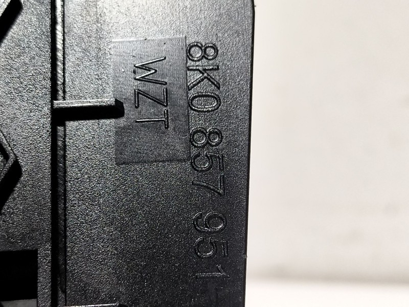 Recambio de cenicero para audi a5 (8t3) 2.0 tdi referencia OEM IAM 8K0857951  