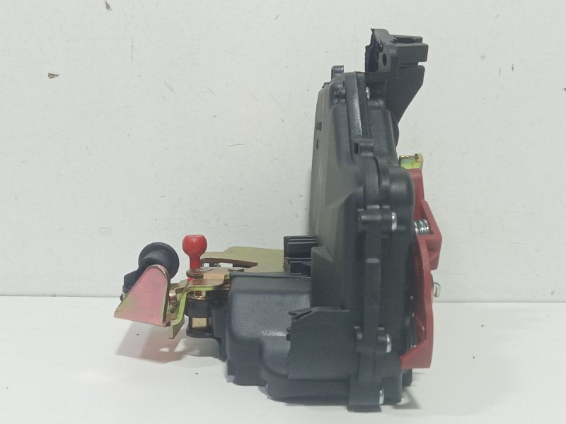 Recambio de cerradura puerta delantera izquierda para audi a4 berlina (8e) 2.0 tdi referencia OEM IAM 4B1837015G  