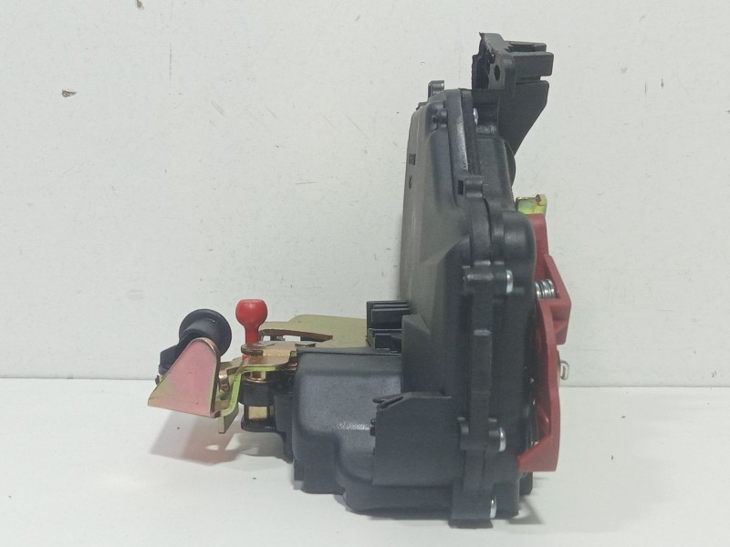 Recambio de cerradura puerta delantera izquierda para audi a4 berlina (8e) 2.0 tdi referencia OEM IAM 4B1837015G  