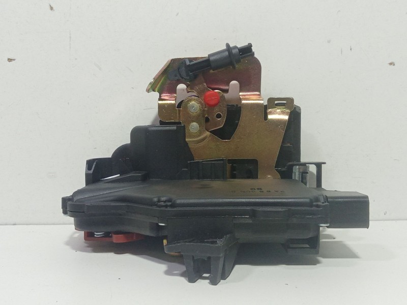 Recambio de cerradura puerta delantera izquierda para audi a4 berlina (8e) 2.0 tdi referencia OEM IAM 4B1837015G  