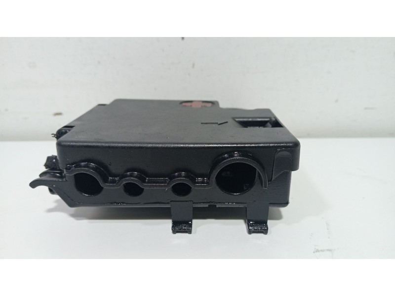 Recambio de caja reles / fusibles para audi a5 (8t3) 2.0 tdi referencia OEM IAM 8K0937517A  