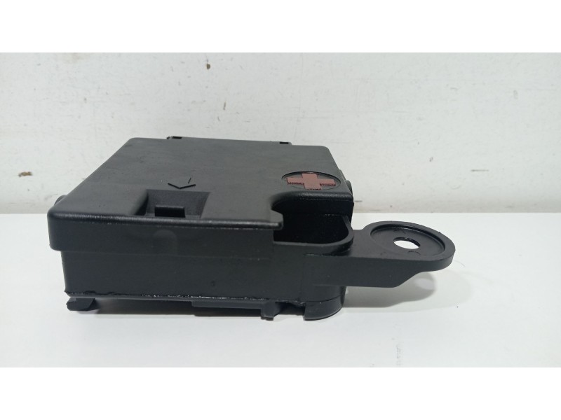 Recambio de caja reles / fusibles para audi a5 (8t3) 2.0 tdi referencia OEM IAM 8K0937517A  