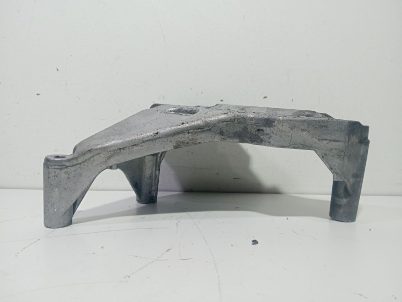 Recambio de soporte motor para seat leon (1p1) 1.9 tdi referencia OEM IAM 03G199207F  