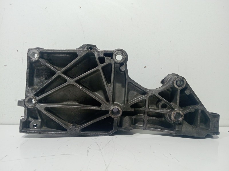 Recambio de soporte alternador para audi a3 (8p1) 2.0 tdi referencia OEM IAM 038903143  