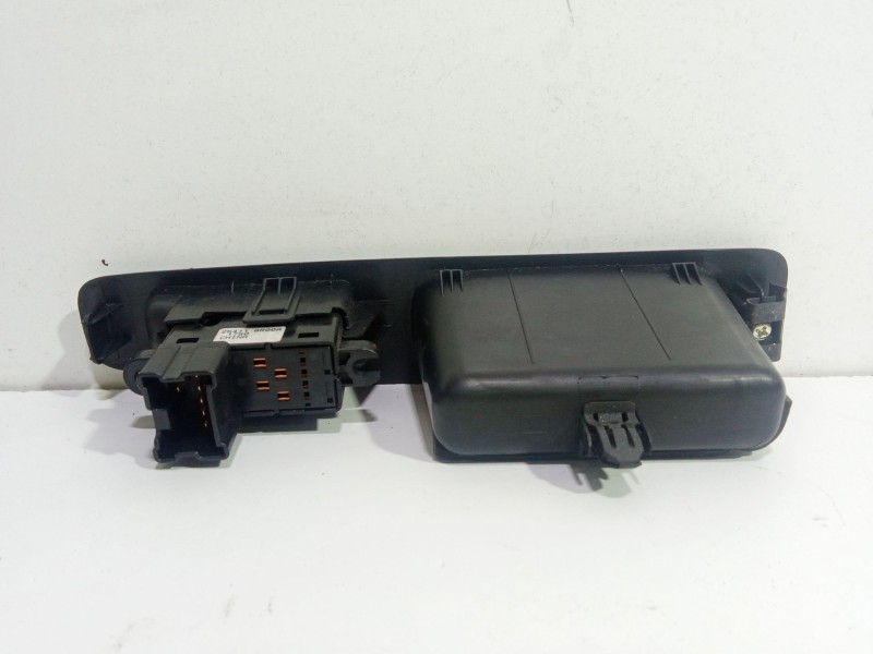Recambio de mando elevalunas trasero izquierdo para nissan qashqai i (j10, nj10) 1.5 dci referencia OEM IAM Motor K9K.  