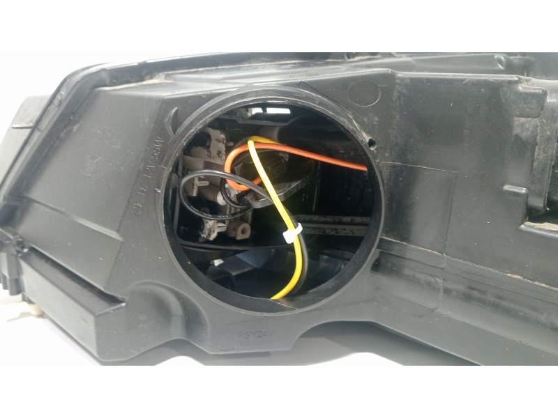 Recambio de faro derecho para audi a3 (8p1) 1.6 tdi referencia OEM IAM 8P0941004BQ  