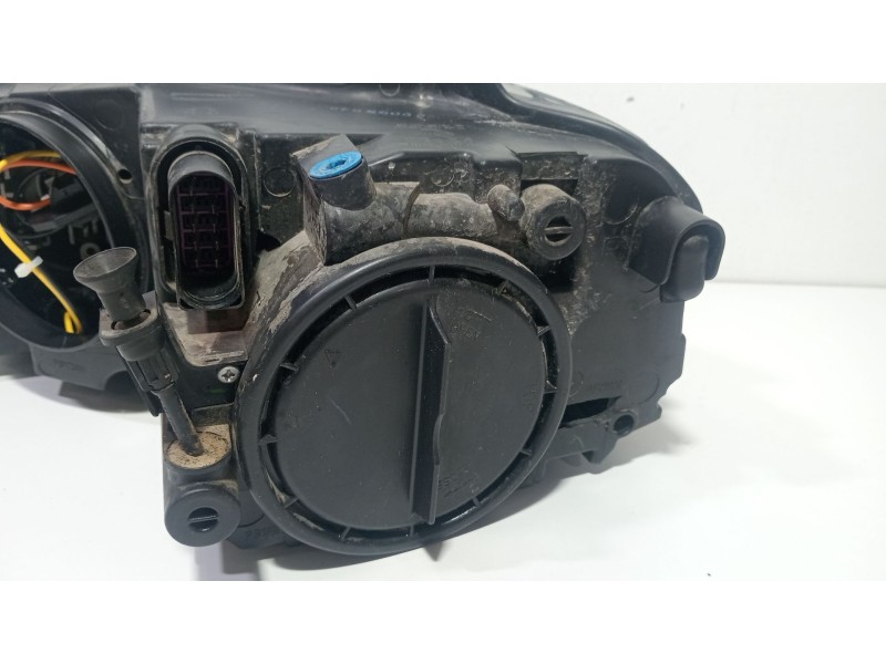 Recambio de faro derecho para audi a3 (8p1) 1.6 tdi referencia OEM IAM 8P0941004BQ  