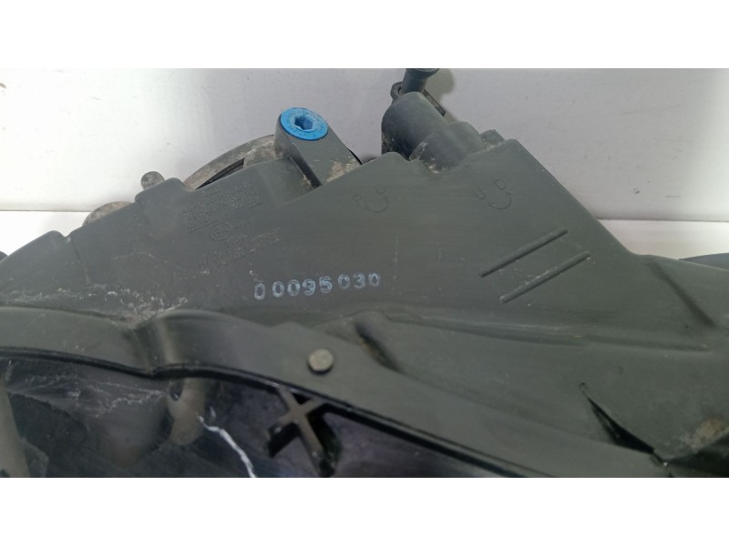 Recambio de faro derecho para audi a3 (8p1) 1.6 tdi referencia OEM IAM 8P0941004BQ  
