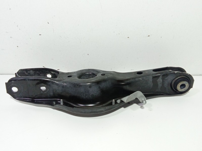 Recambio de brazo suspension inferior trasero izquierdo para bmw 3 (f30, f80) 318 d referencia OEM IAM 6867540  