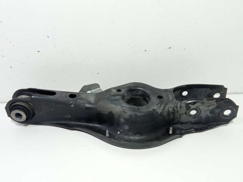 Recambio de brazo suspension inferior trasero izquierdo para bmw 3 (f30, f80) 318 d referencia OEM IAM 6867540  