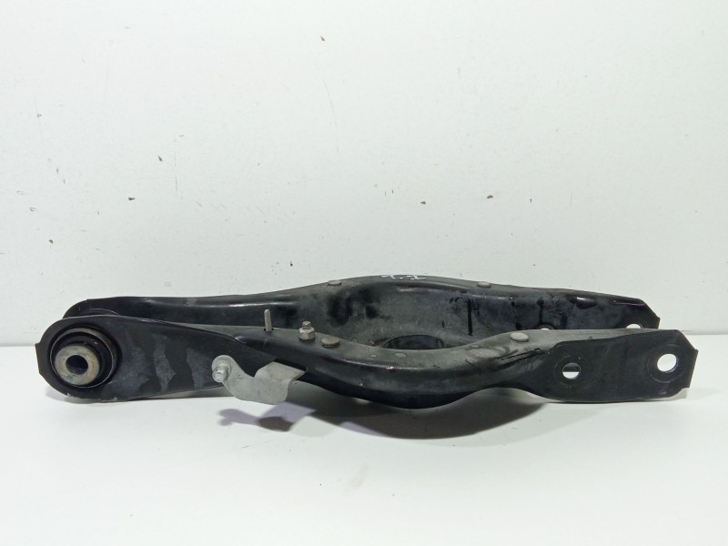 Recambio de brazo suspension inferior trasero izquierdo para bmw 3 (f30, f80) 318 d referencia OEM IAM 6867540  