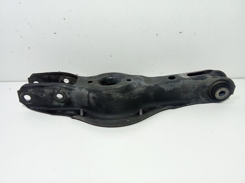 Recambio de brazo suspension inferior trasero izquierdo para bmw 3 (f30, f80) 318 d referencia OEM IAM 6867540  
