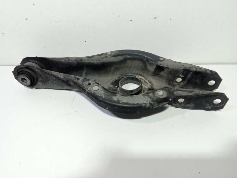Recambio de brazo suspension inferior trasero izquierdo para bmw 3 (f30, f80) 318 d referencia OEM IAM 6867540  