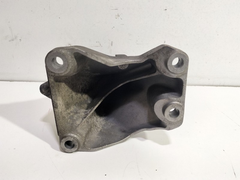 Recambio de soporte motor para bmw serie 1 berlina (e81/e87) 116d referencia OEM IAM 13807410  