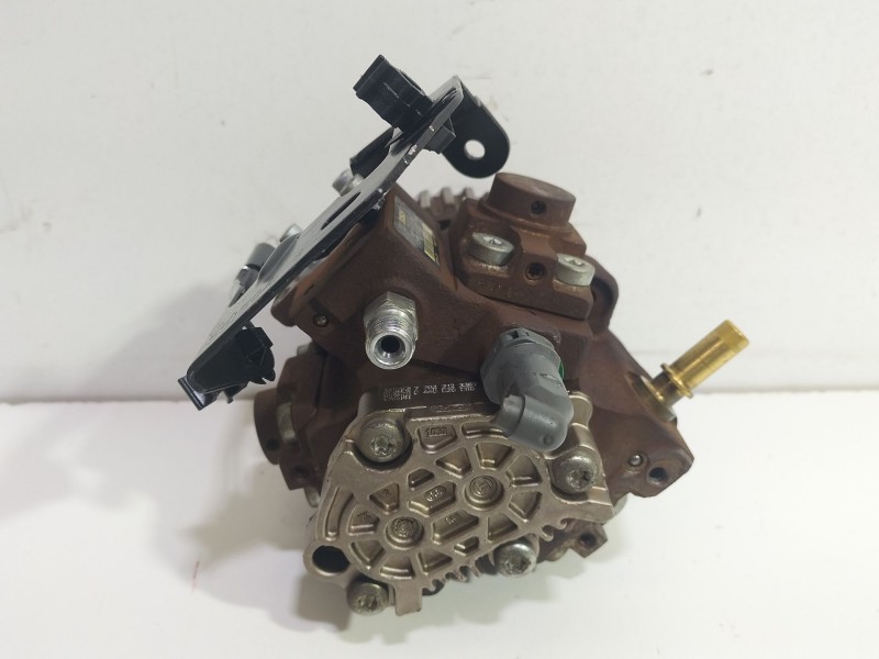 Recambio de bomba inyeccion para ford focus ii furgoneta/station wagon 1.6 tdci referencia OEM IAM 0445010102  