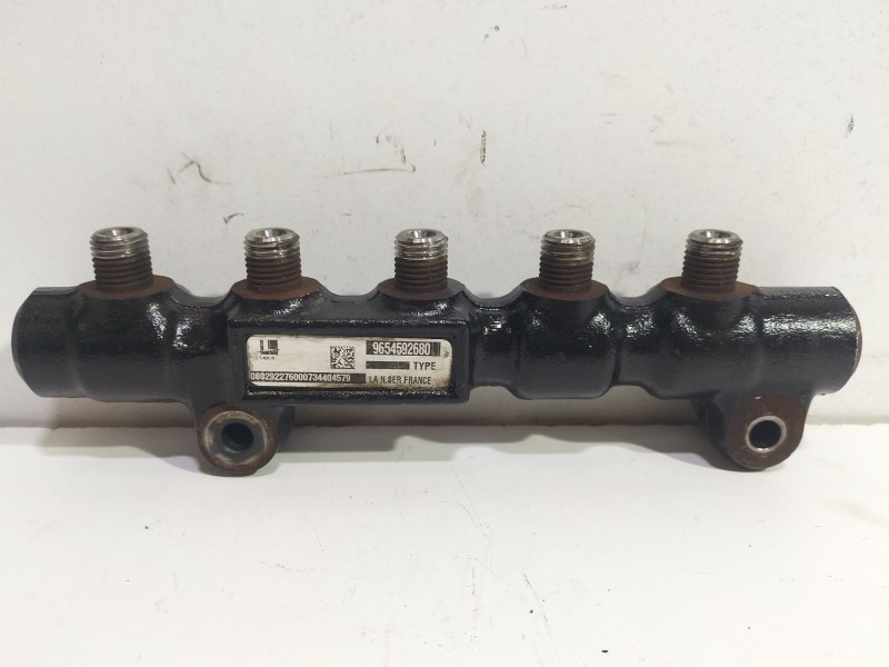 Recambio de rampa inyectora para peugeot 5008 (0u_, 0e_) 1.6 hdi referencia OEM IAM 9654592680  
