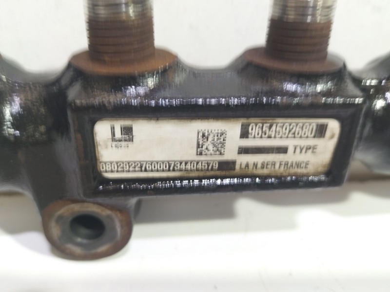 Recambio de rampa inyectora para peugeot 5008 (0u_, 0e_) 1.6 hdi referencia OEM IAM 9654592680  