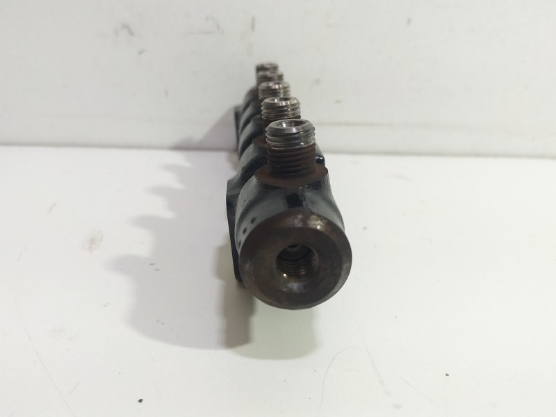 Recambio de rampa inyectora para peugeot 5008 (0u_, 0e_) 1.6 hdi referencia OEM IAM 9654592680  