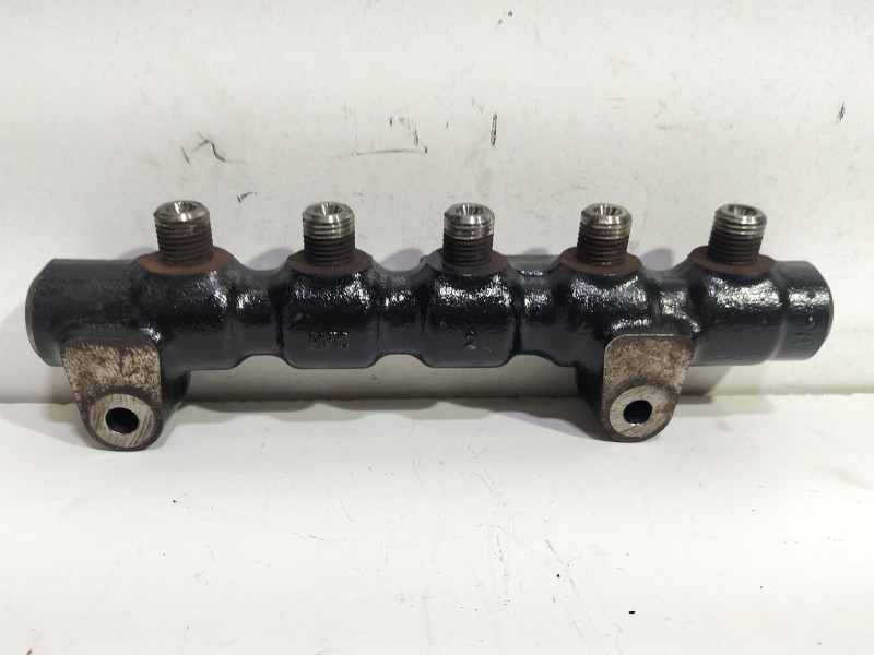 Recambio de rampa inyectora para peugeot 5008 (0u_, 0e_) 1.6 hdi referencia OEM IAM 9654592680  