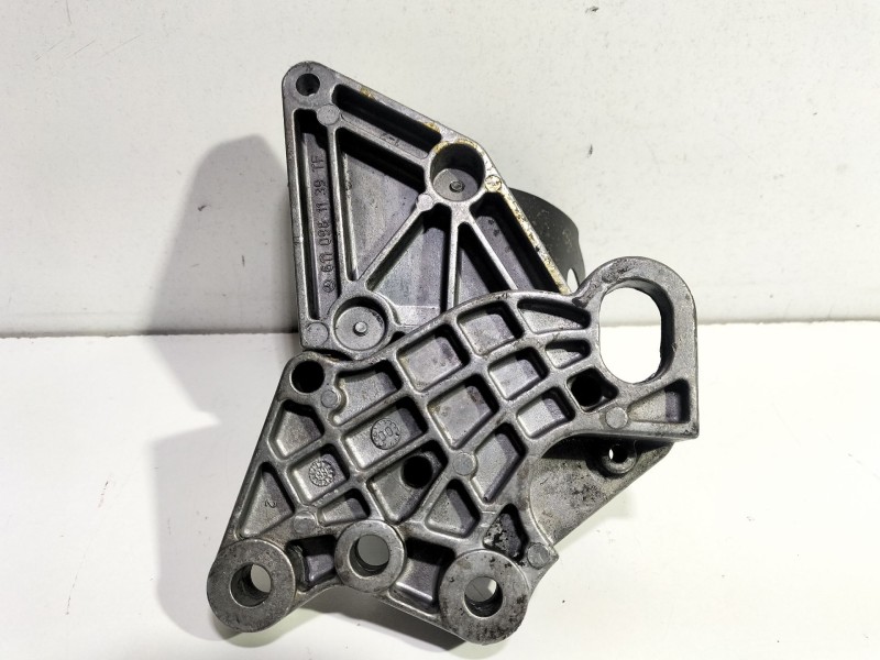 Recambio de soporte filtro gasoil para mercedes-benz sprinter 02.00  caja abierta 2.2 cdi cat referencia OEM IAM 6110981139  