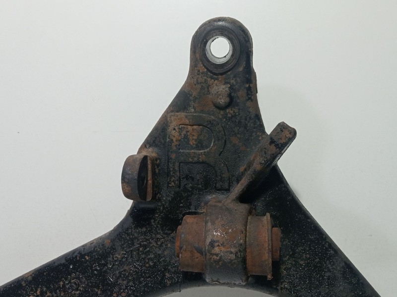 Recambio de brazo suspension inferior delantero derecho para chrysler jeep cherokee (kj) 2.5 crd básico referencia OEM IAM 52088