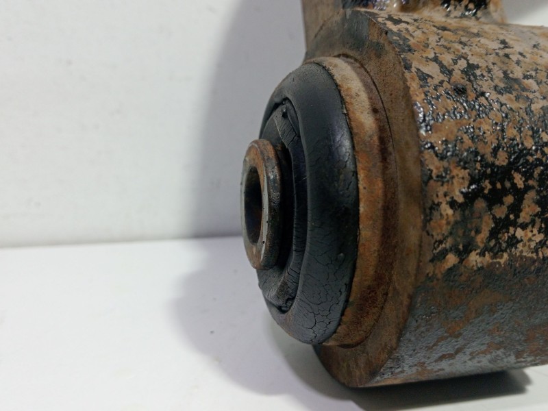 Recambio de brazo suspension inferior delantero derecho para chrysler jeep cherokee (kj) 2.5 crd básico referencia OEM IAM 52088