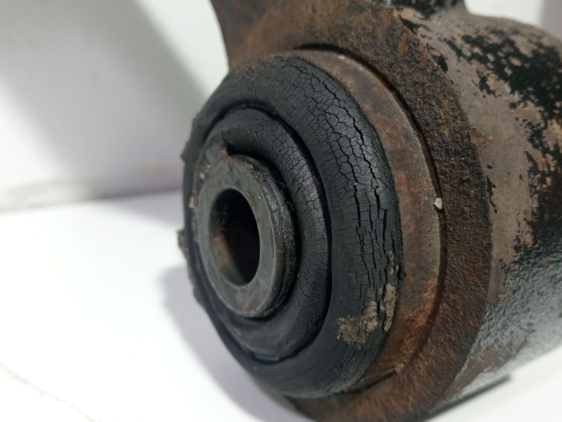 Recambio de brazo suspension inferior delantero derecho para chrysler jeep cherokee (kj) 2.5 crd básico referencia OEM IAM 52088