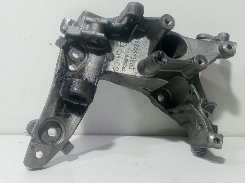 Recambio de soporte alternador para peugeot 308 1.6 16v hdi referencia OEM IAM 9684613880  
