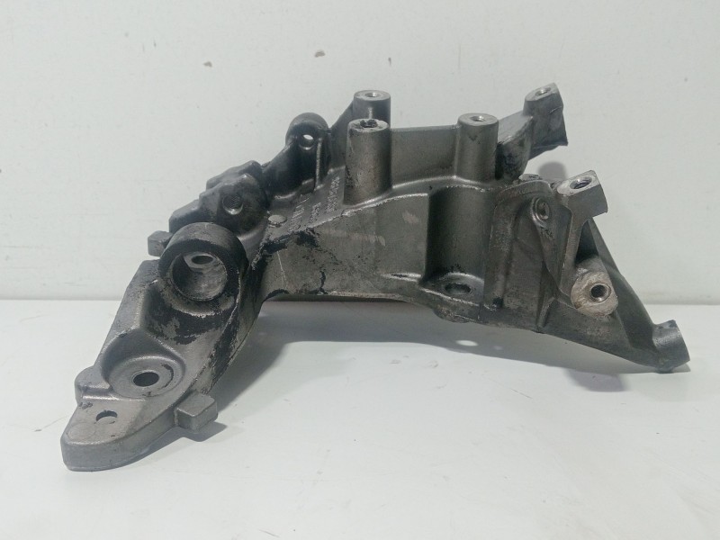 Recambio de soporte alternador para peugeot 308 1.6 16v hdi referencia OEM IAM 9684613880  