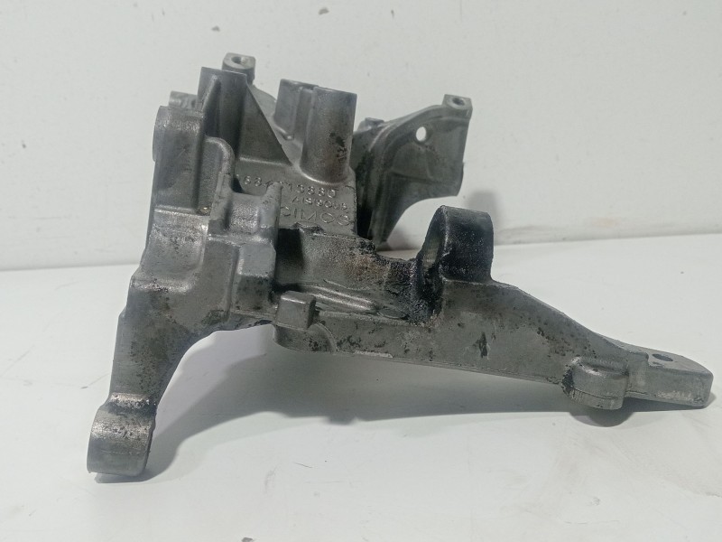 Recambio de soporte alternador para peugeot 308 1.6 16v hdi referencia OEM IAM 9684613880  
