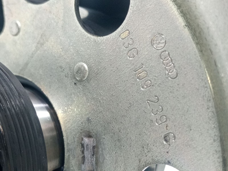 Recambio de arbol de levas para seat leon (1p1) 2.0 tdi referencia OEM IAM 03G109239  