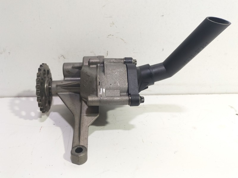 Recambio de bomba aceite para mercedes-benz sprinter 02.00  caja abierta 2.2 cdi cat referencia OEM IAM 6061810801  