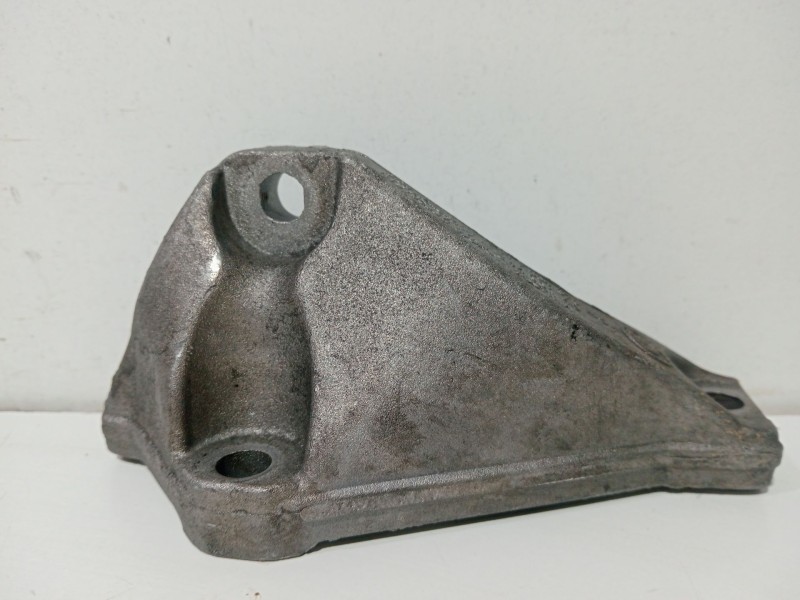 Recambio de soporte motor para bmw serie 1 berlina (e81/e87) 120d referencia OEM IAM 24168110  