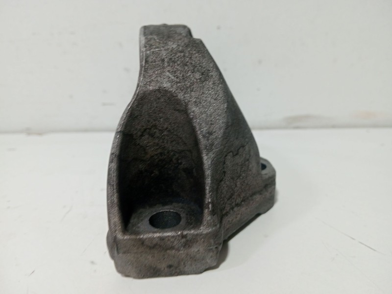 Recambio de soporte motor para bmw serie 1 berlina (e81/e87) 120d referencia OEM IAM 24168110  