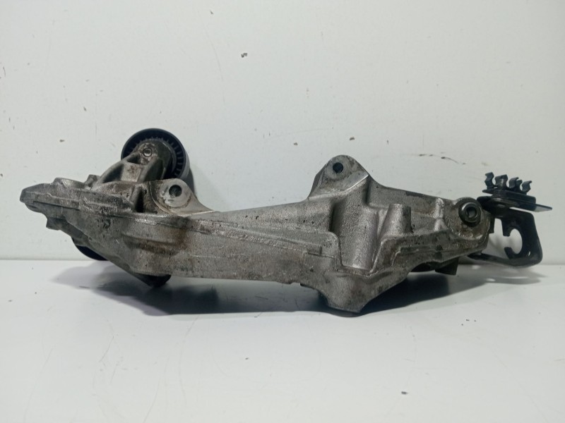 Recambio de soporte alternador para renault laguna iii (bt0/1) 2.0 dci gt (bt11, bt1e, bt1n) referencia OEM IAM 8200881264  