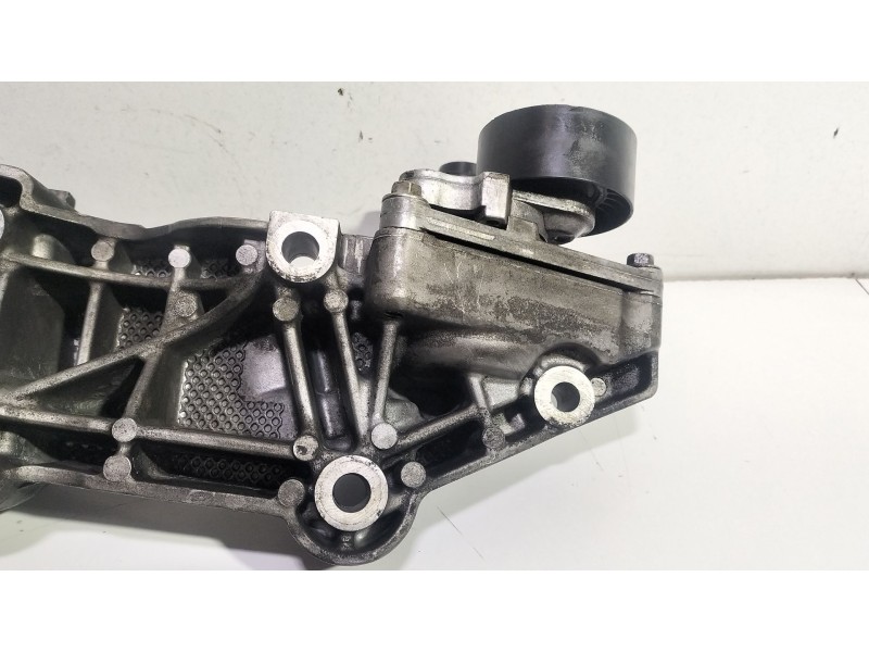 Recambio de soporte alternador para renault megane ii (bm0/1_, cm0/1_) 2.0 dci referencia OEM IAM 8200358356  