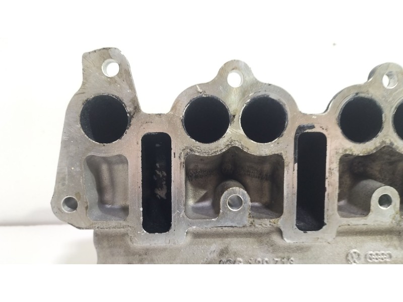 Recambio de colector admision para audi a4 berlina (8e) 2.0 tdi referencia OEM IAM 03G129713  