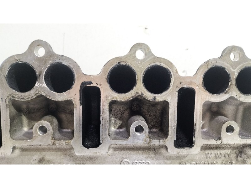 Recambio de colector admision para audi a4 berlina (8e) 2.0 tdi referencia OEM IAM 03G129713  