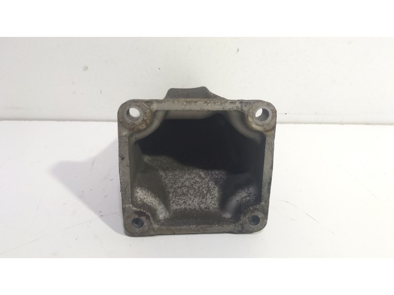 Recambio de soporte motor para ssangyong kyron 2.0 xdi referencia OEM IAM A6652231804  