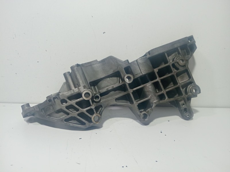 Recambio de soporte alternador para seat altea xl (5p5, 5p8) 2.0 tdi 16v referencia OEM IAM 03L903143Q  
