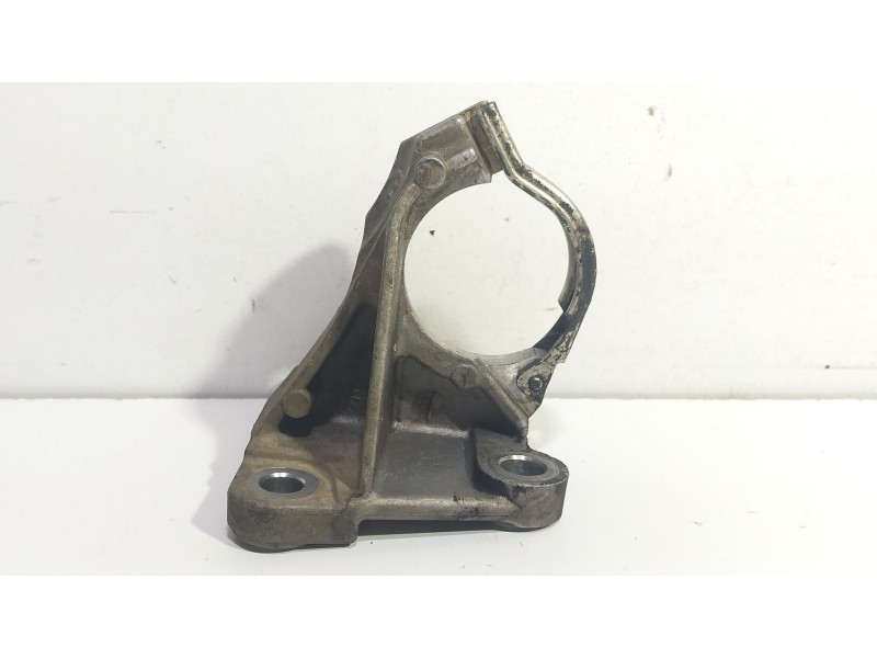 Recambio de soporte motor para renault scenic ii 1.9 dci diesel referencia OEM IAM 8200502731  