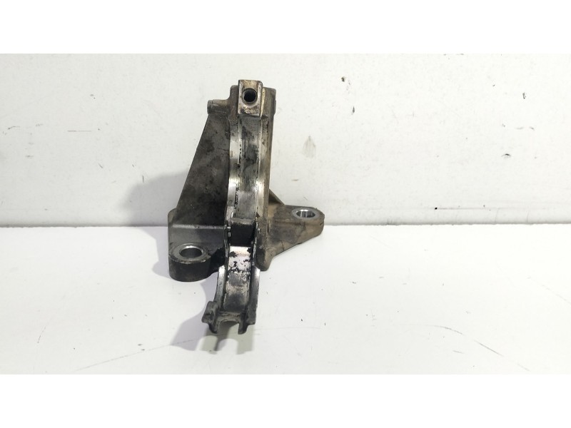 Recambio de soporte motor para renault scenic ii 1.9 dci diesel referencia OEM IAM 8200502731  