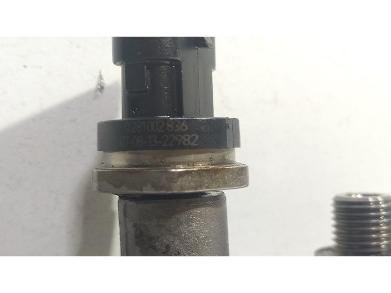 Recambio de rampa inyectora para renault grand scénic iii (jz0/1_) 1.9 dci referencia OEM IAM 8200750048  