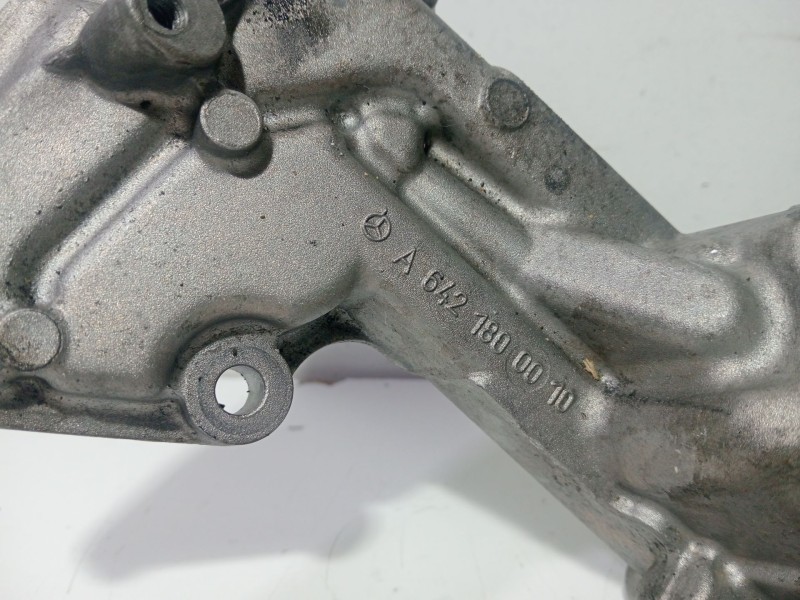 Recambio de soporte filtro aceite para mercedes-benz cls (c219) cls 320 cdi (219.322) referencia OEM IAM A64218000  