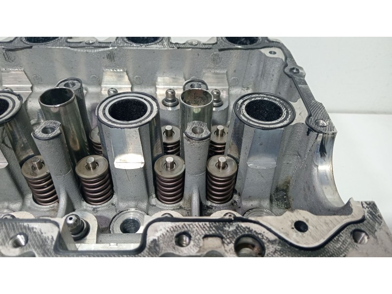 Recambio de culata para peugeot 407 1.6 hdi referencia OEM IAM 9655911480  