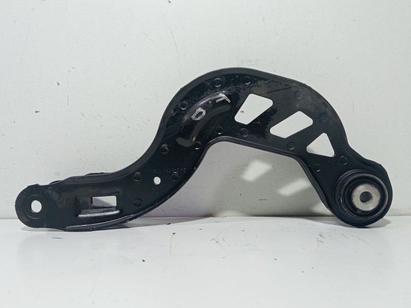 Recambio de soporte brazo suspension trasero derecho para jeep liberty referencia OEM IAM A2463501006  