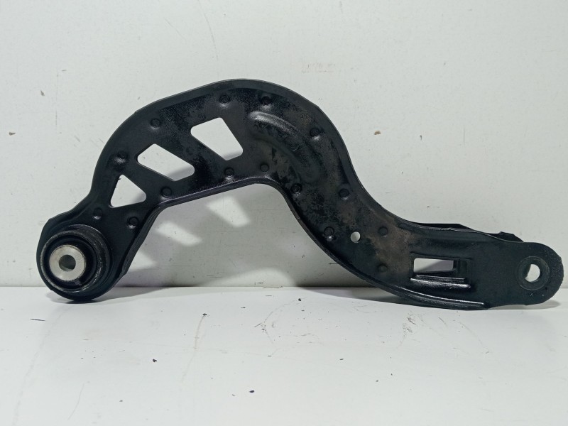Recambio de soporte brazo suspension trasero derecho para jeep liberty referencia OEM IAM A2463501006  