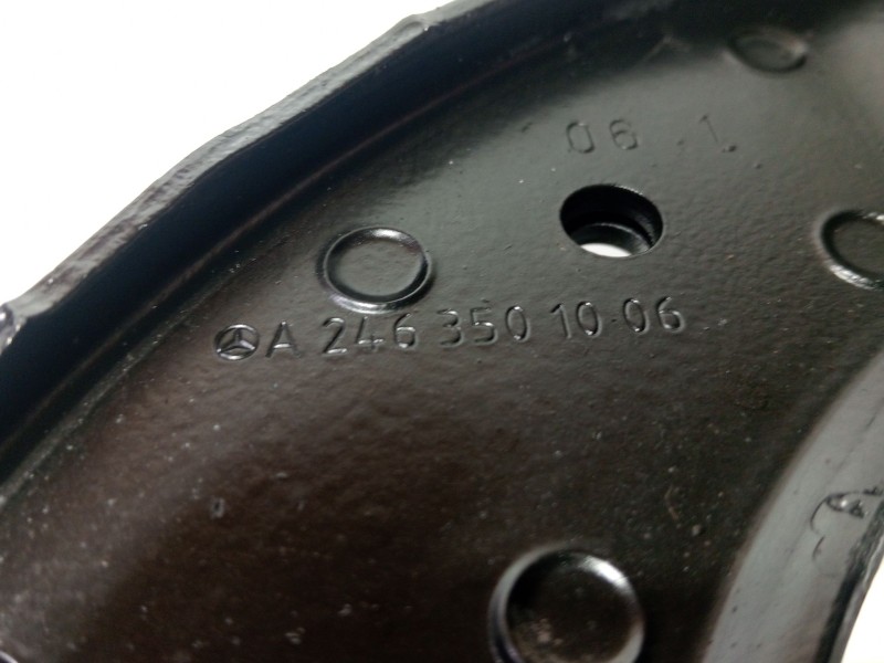 Recambio de soporte brazo suspension trasero derecho para jeep liberty referencia OEM IAM A2463501006  