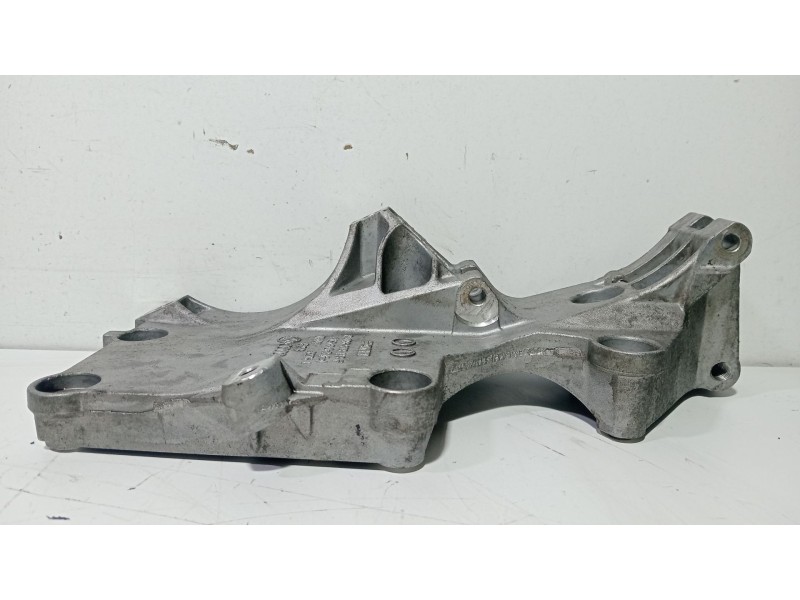 Recambio de soporte alternador para volkswagen passat b6 variant (3c5) 2.0 tdi referencia OEM IAM 03G903143  