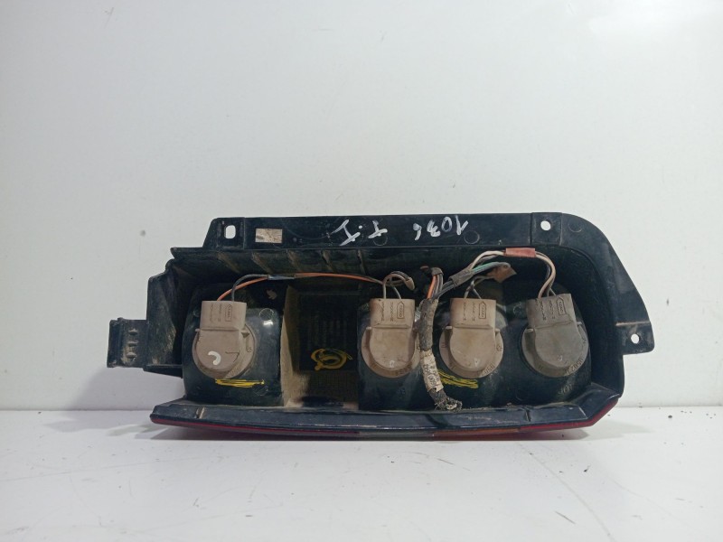 Recambio de piloto trasero izquierdo para ford tourneo courier b460 monospace 1.0 ecoboost referencia OEM IAM ford courier  